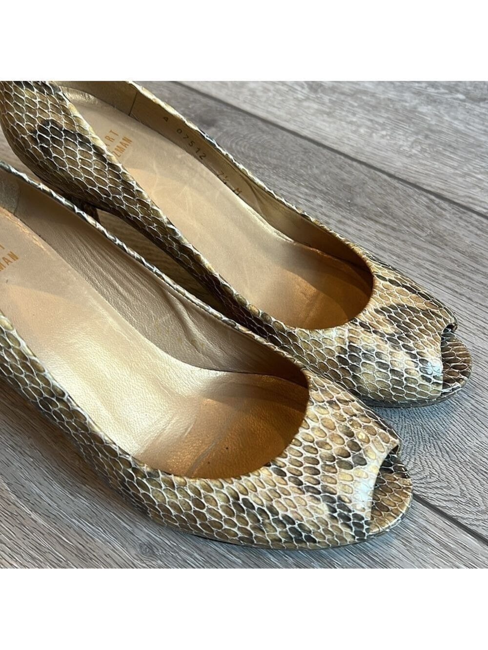 Stuart Weitzman animal print snakeskin neutral peep toe pump heel size 7.5 - Picture 4 of 10